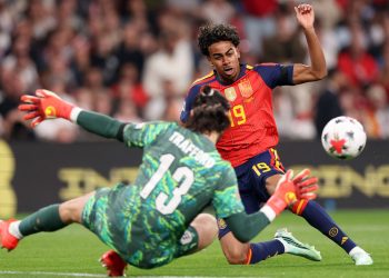Lamine Yamal attacks for Spain in the UEFA Nations League