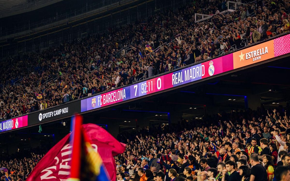 Scoreboard and crowd during Barcelona Women's 7-0 win over Real Madrid