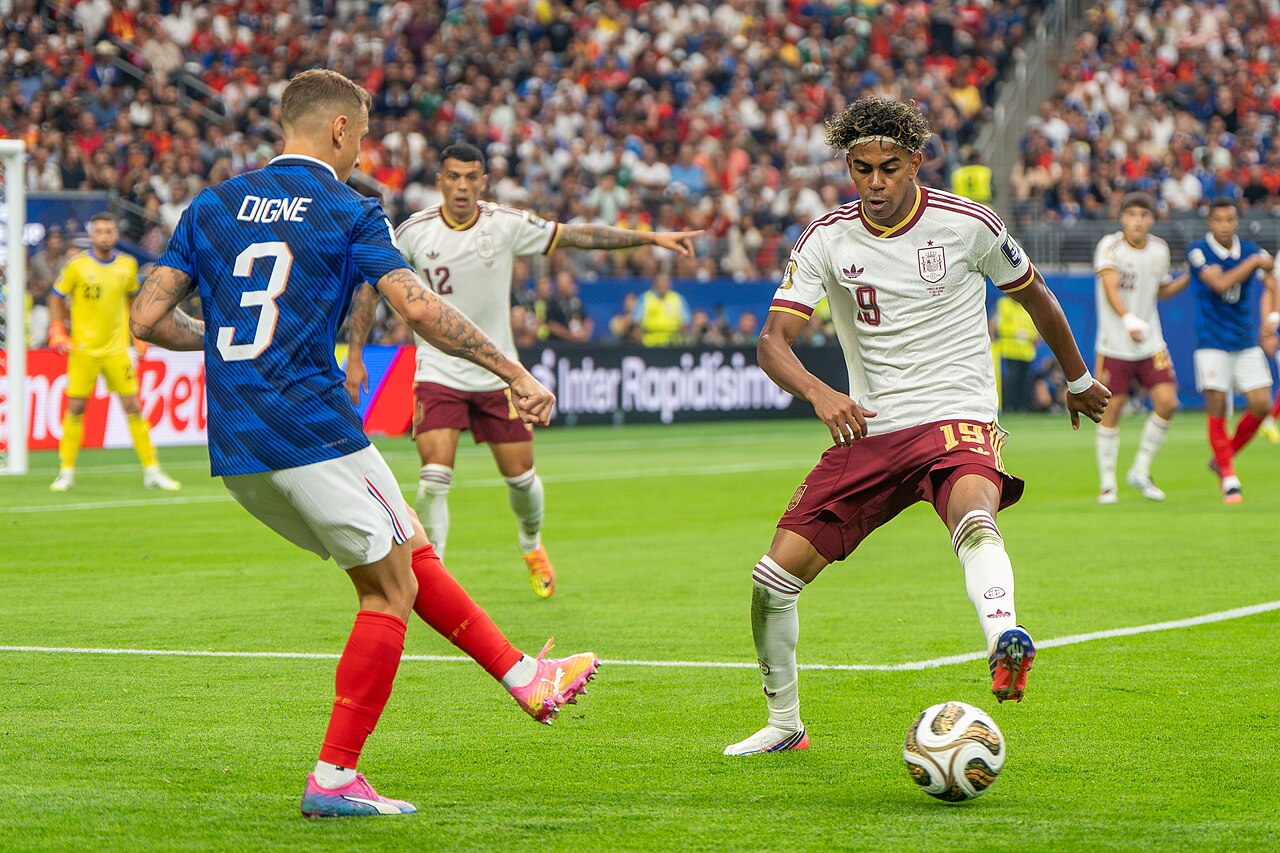 Lamine Yamal in action for Spain in 2026