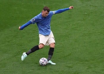 Pascal Gross takes aim for Brighton against Arsenal