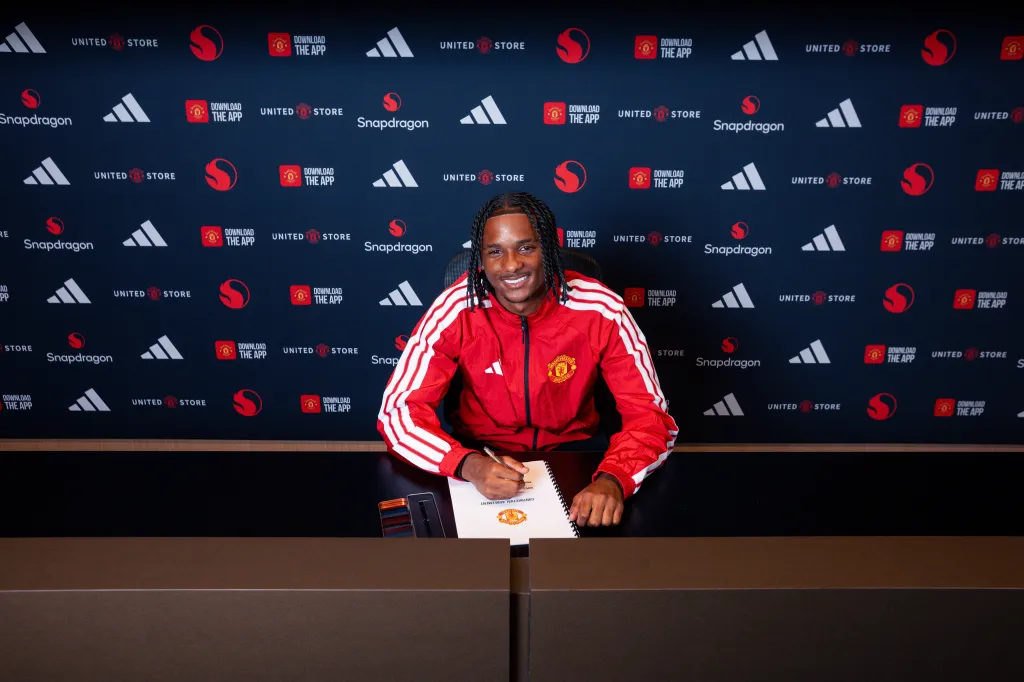 Tynan Thompson signing for Manchester United