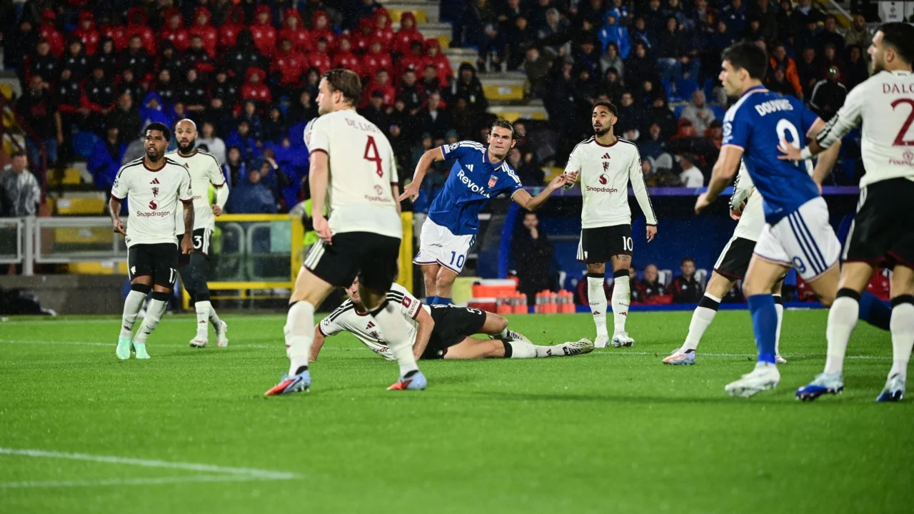 Como 4–1 Man United: 5 Brutal Tactical Failures Carrick Must Fix Now